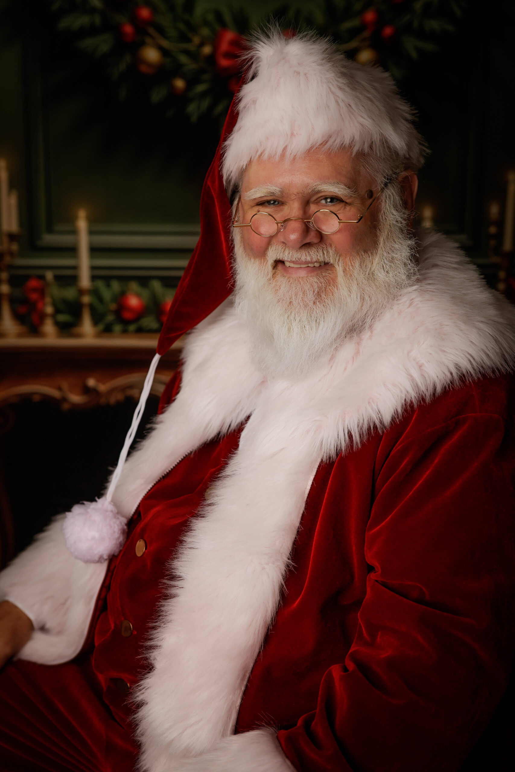 A smiling Santa in Springfield, IL head shot